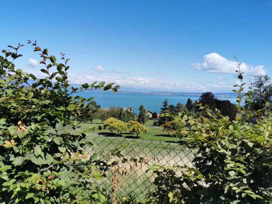 Appartement Vue Sur Le Golf Et Le Lac Leman Publier Exteriör bild