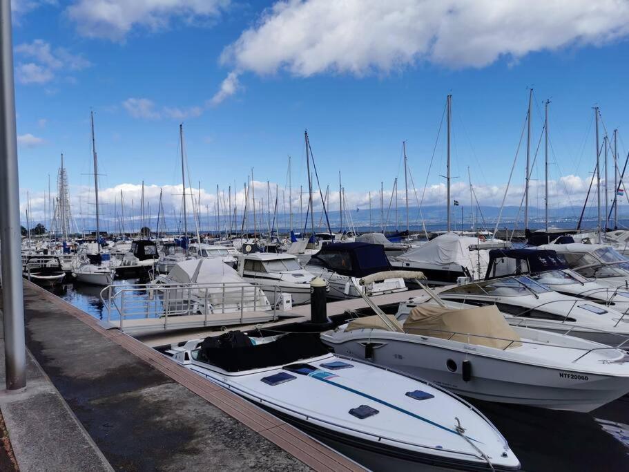 Appartement Vue Sur Le Golf Et Le Lac Leman Publier Exteriör bild